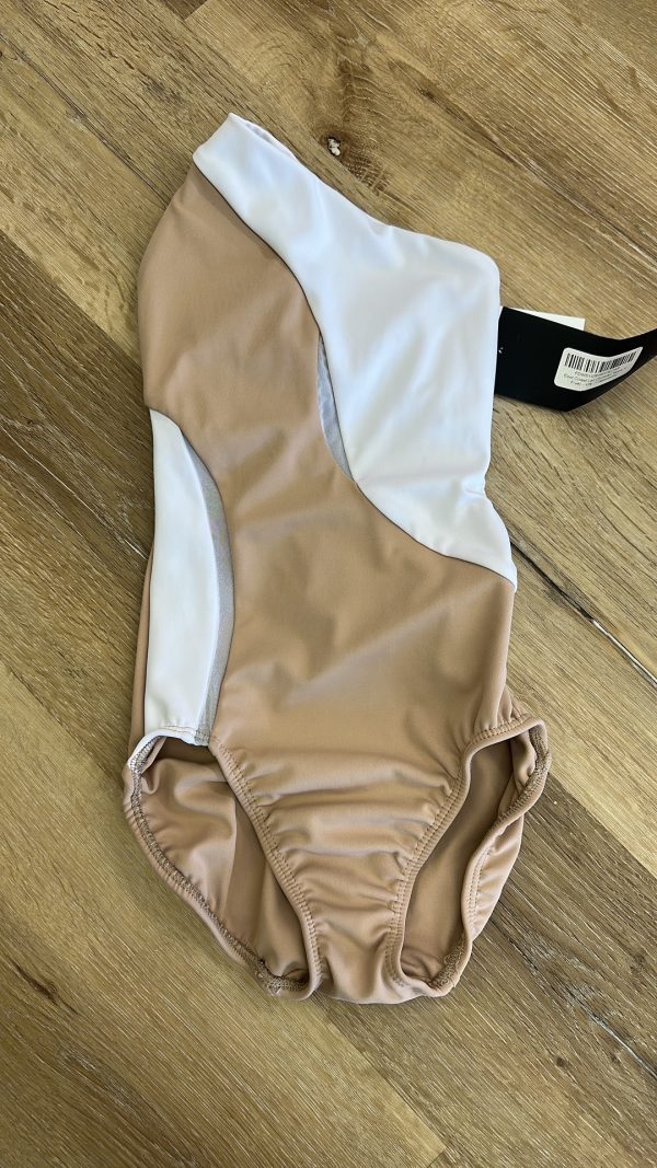 *Resale* Five NWT YXL Leo